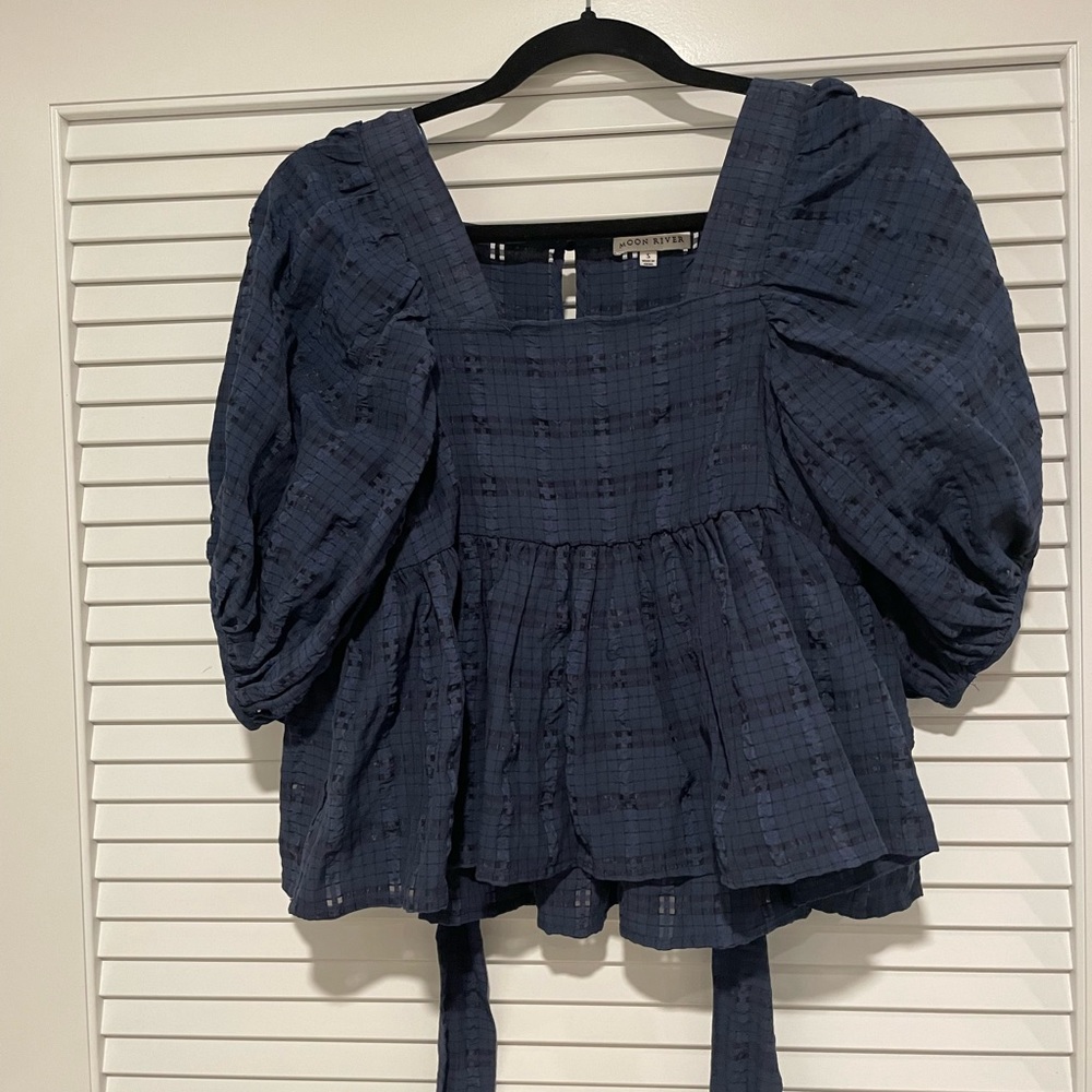 Puffy sleeve top